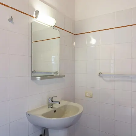 Szálloda Idyllic In Pescia With Swimming Pool 4*