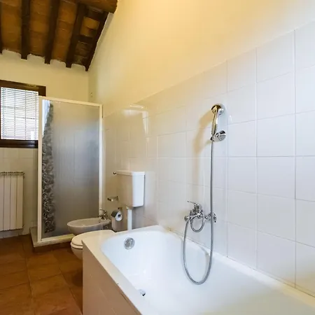 Szálloda Idyllic In Pescia With Swimming Pool