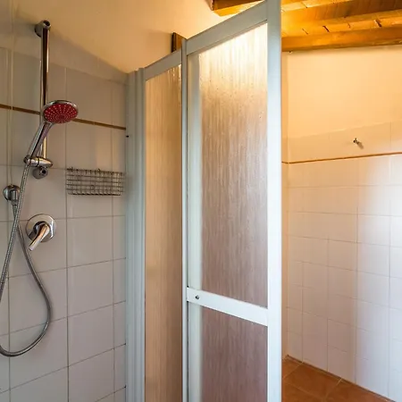 Idyllic In Pescia With Swimming Pool Szálloda Uzzano