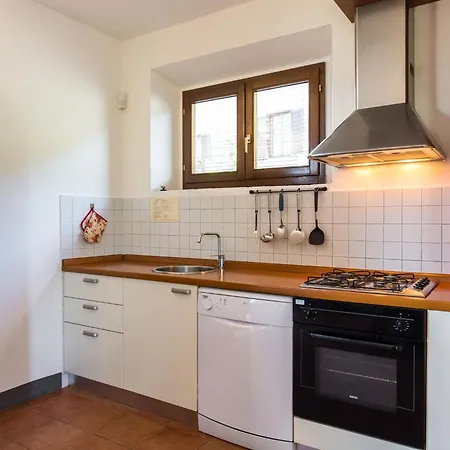 Szálloda Idyllic In Pescia With Swimming Pool