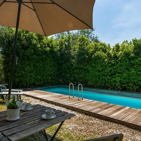 Idyllic In Pescia With Swimming Pool Szálloda 4*