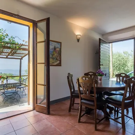 Idyllic In Pescia With Swimming Pool Szálloda