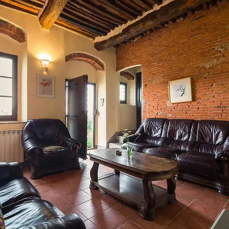 Idyllic In Pescia With Swimming Pool Szálloda Uzzano