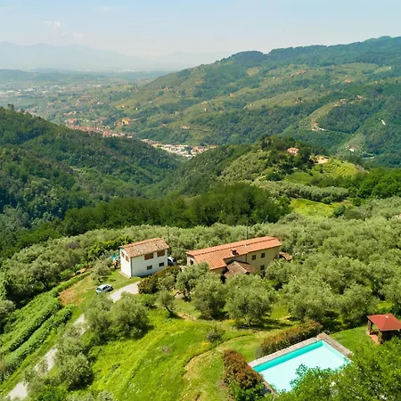 Idyllic In Pescia With Swimming Pool Szálloda Uzzano