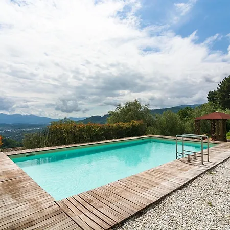 Szálloda Idyllic In Pescia With Swimming Pool 4*